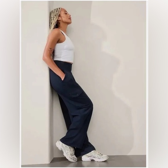 NWT Athleta Venice Cargo Wide Leg Pants Navy - Picture 2 of 11